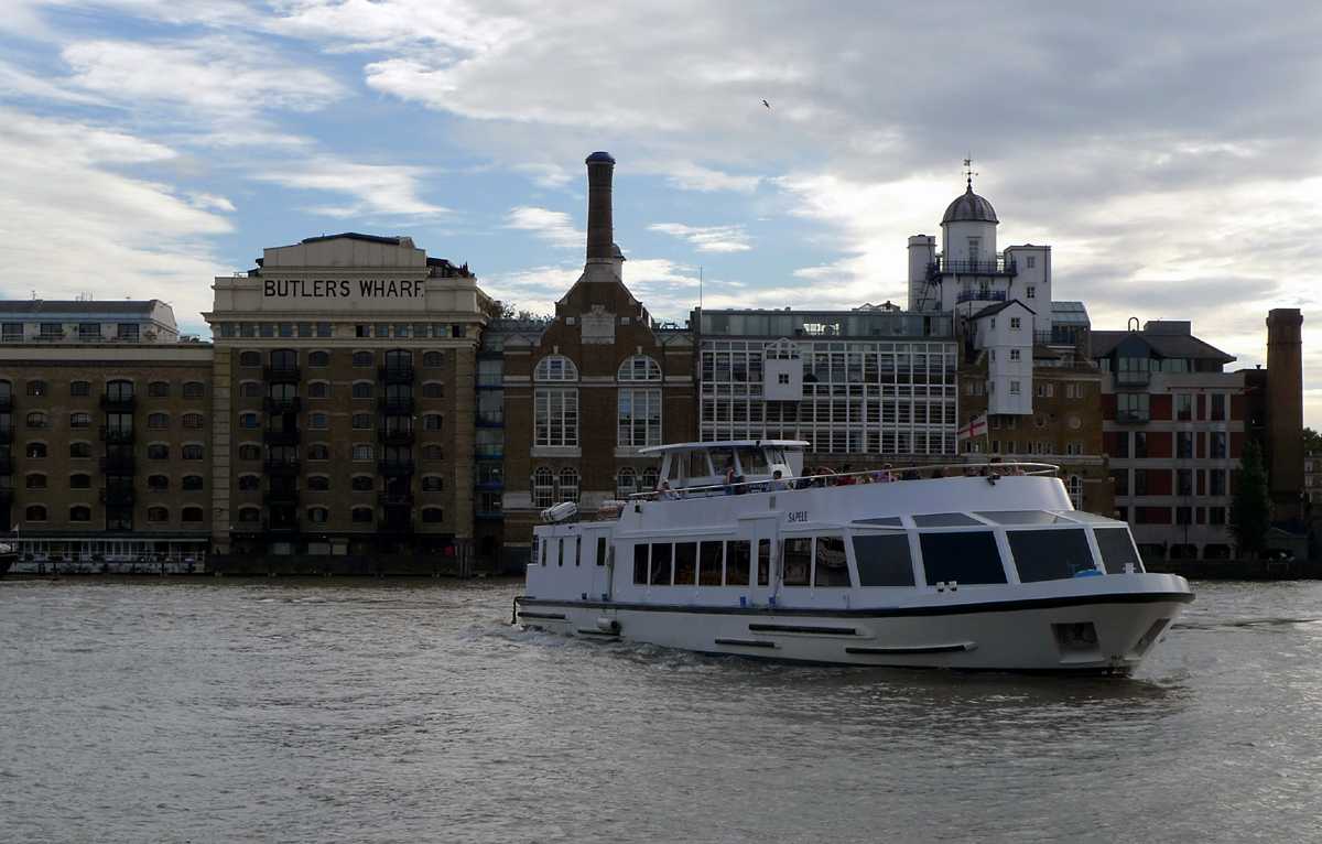 L1020122.JPG - We boarded a river boat for the balance of the tour, travelling down the Thames.